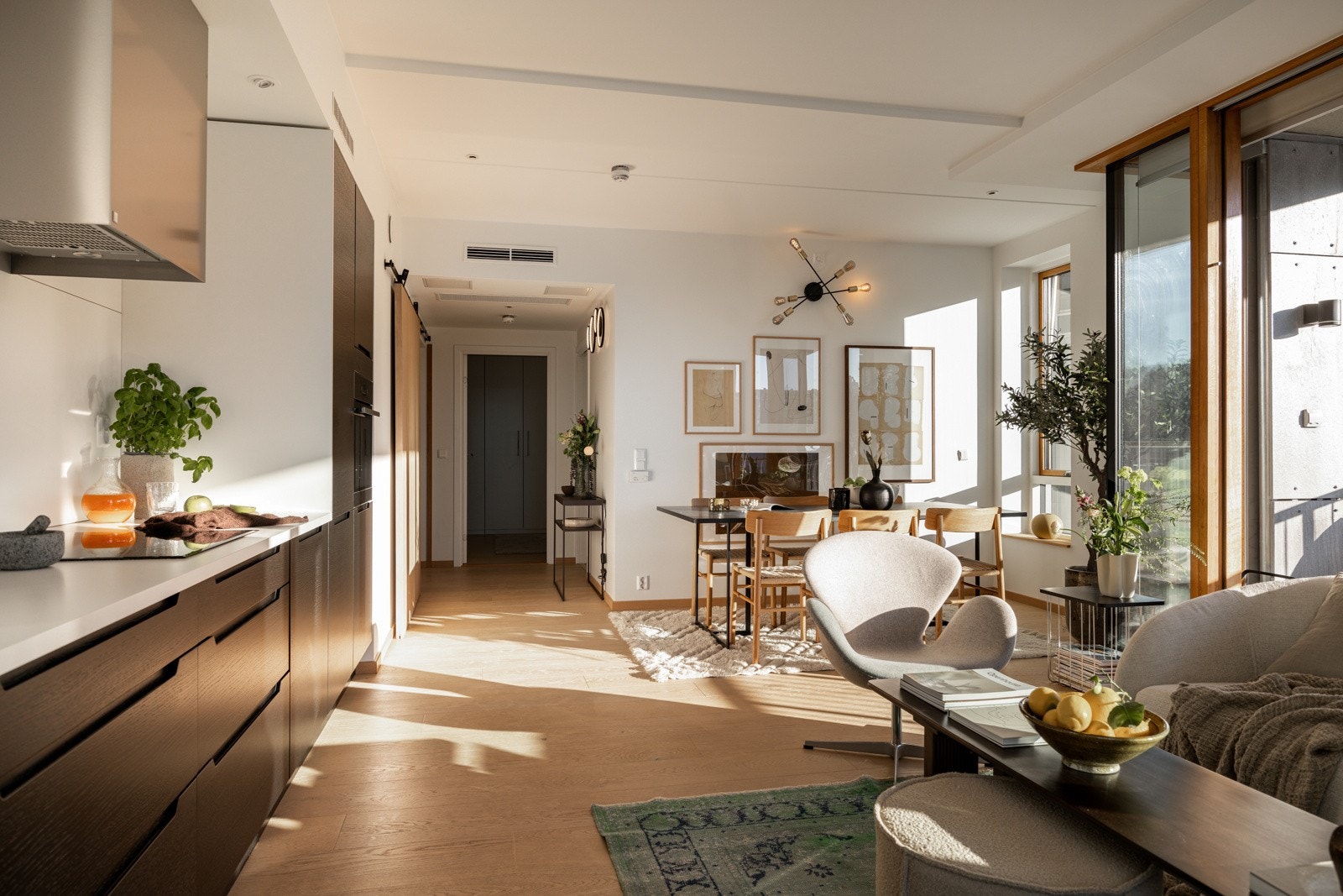 Leiligheten stod ferdig i 2020 og har et helhetlig og gjennomført uttrykk. Galleribilde