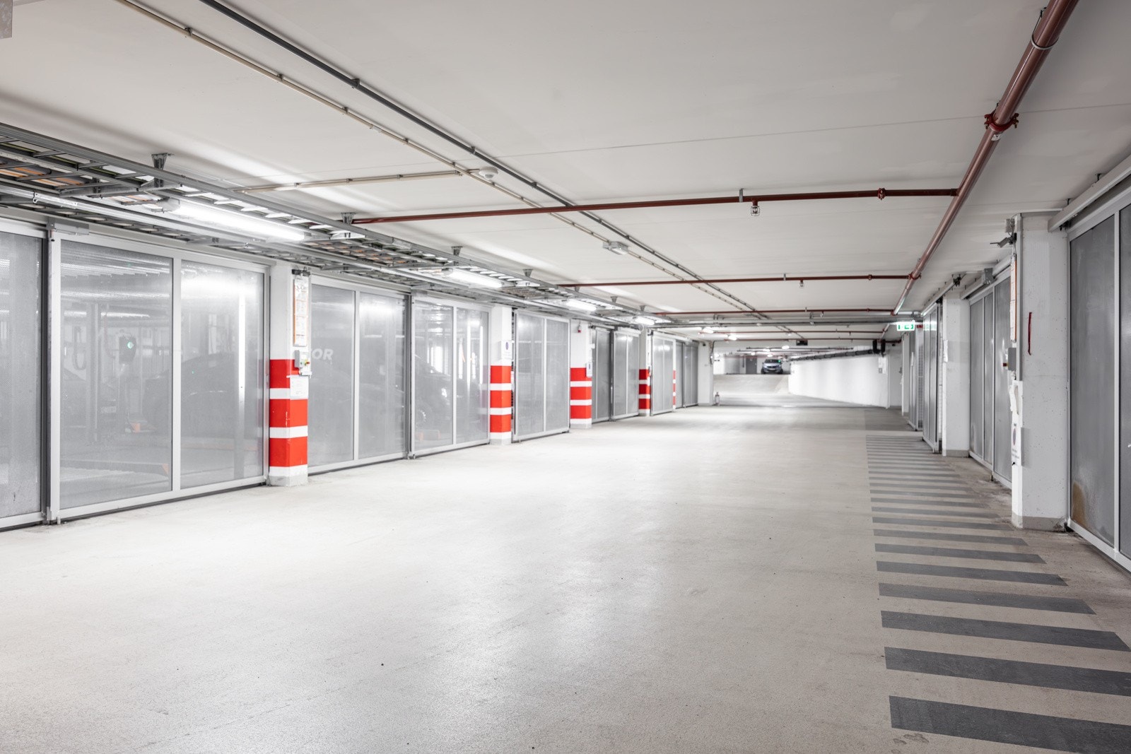 Opsjon på kjøp av garasjeplass i oppvarmet garasjeanlegg. Galleribilde