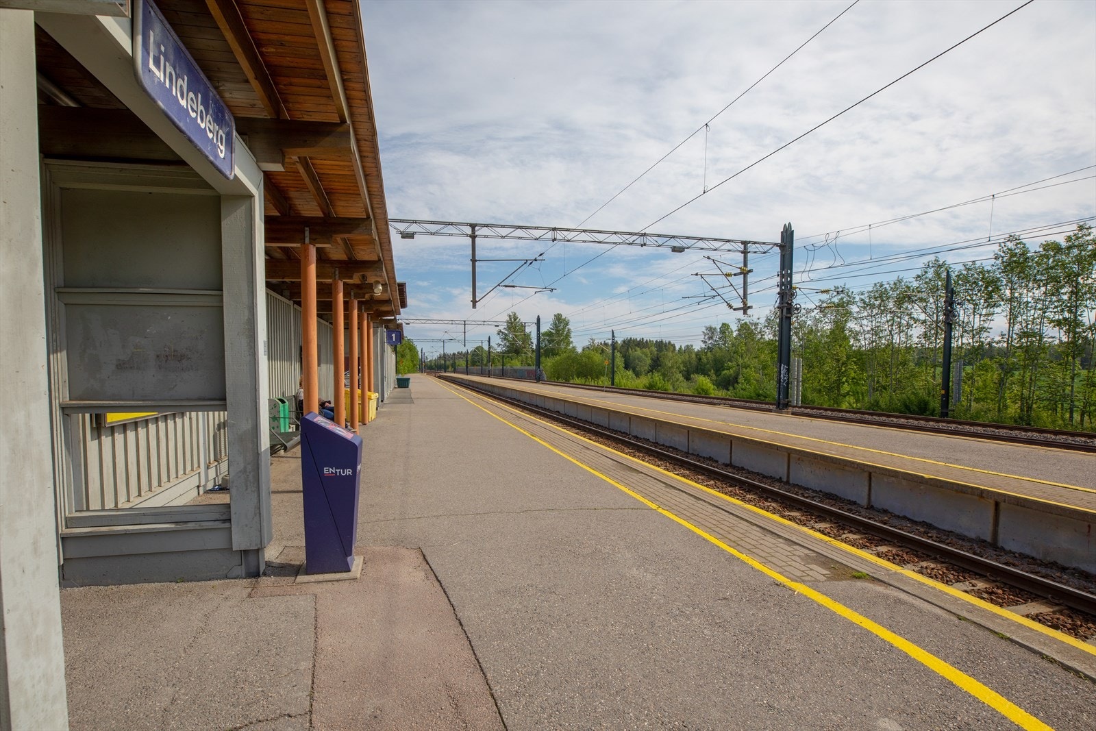 Området gir mulighet for offentlig kommunikasjon via tog. Lindeberg stasjon ligger ca. 1,6 km fra leiligheten. Galleribilde
