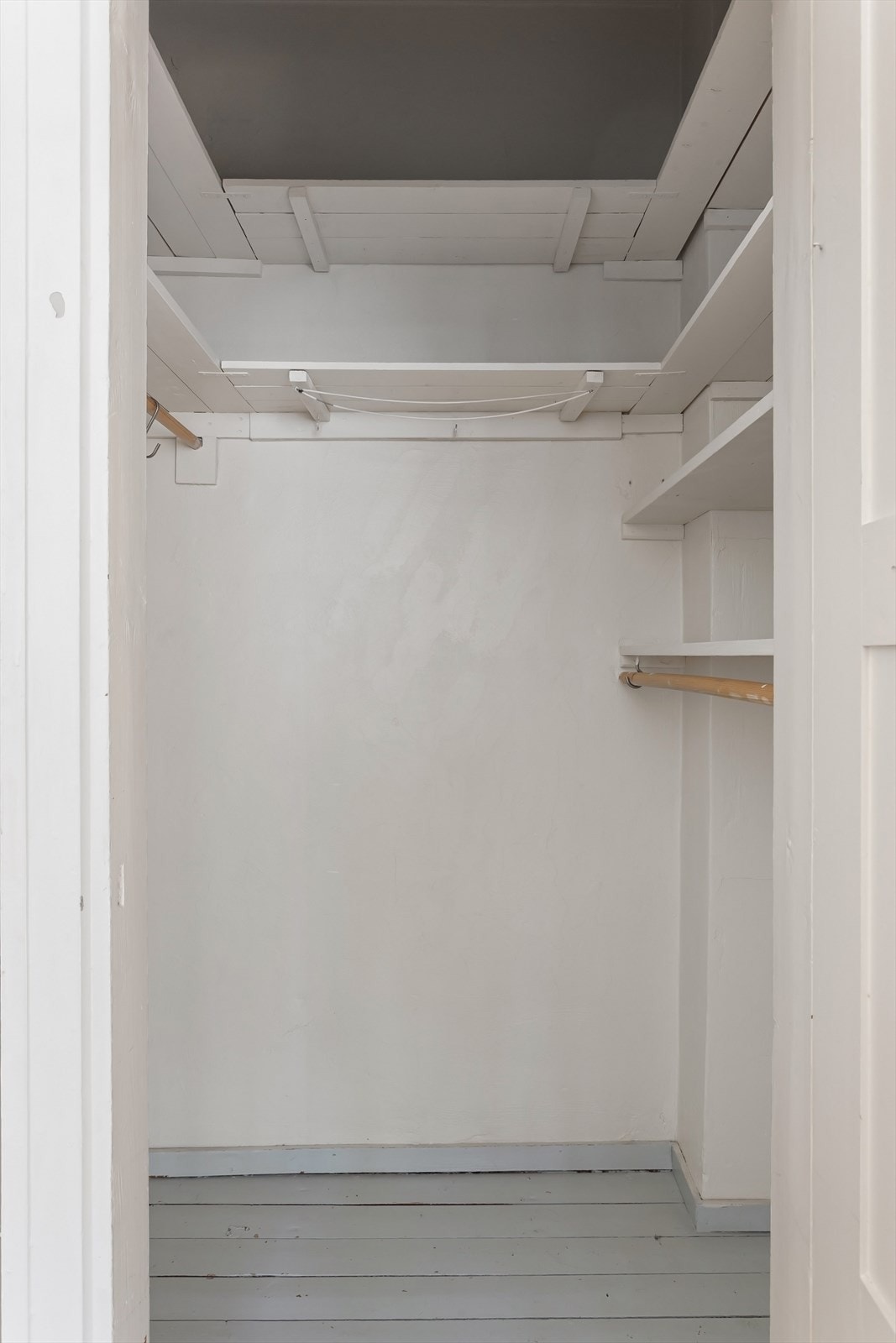 Her kan du enkelt lage en romslig garderobe Galleribilde