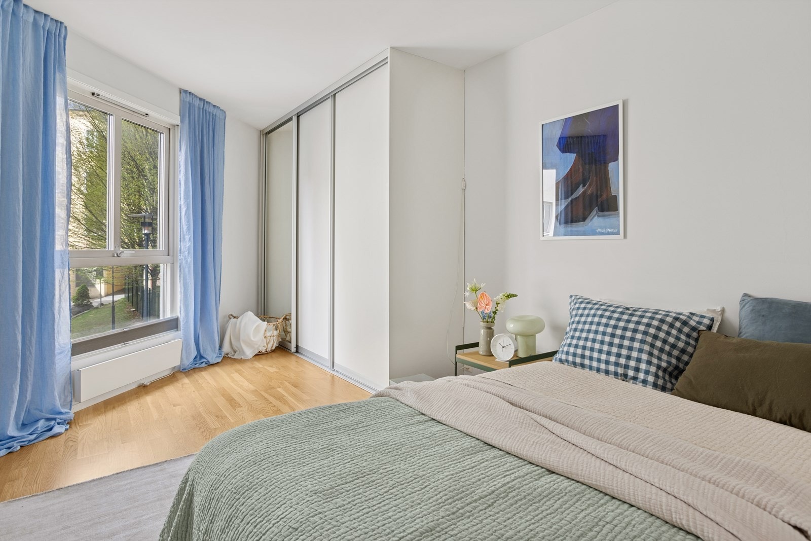 Det er godt med oppbevaringsplass i leiligheten, i tillegg disponerer leiligheten en kjellerbod på ca. 6 m². Galleribilde