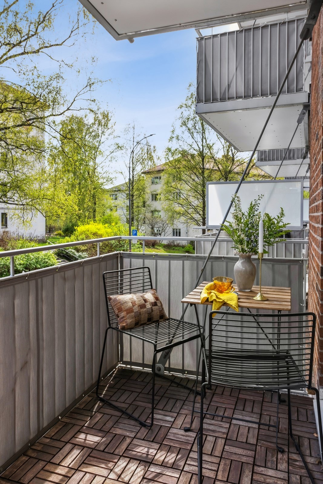 Leiligheten ligger sentralt til på Bjølsen, med kort vei til offentlig kommunikasjon, grønne parker og servicetilbud. Galleribilde