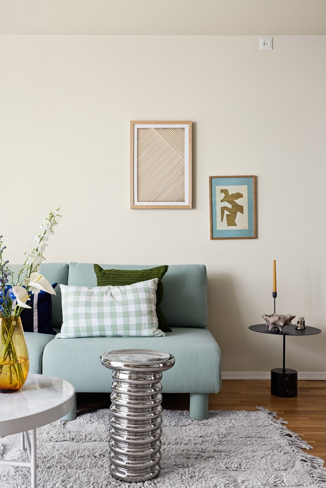 Boligen er nymalt i 2025 med delikate fargetoner. Galleribilde