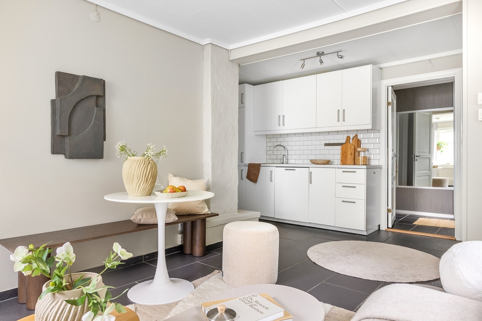 En koselig leilighet hvor det er enkelt å sosiale med gjester og familie. Galleribilde