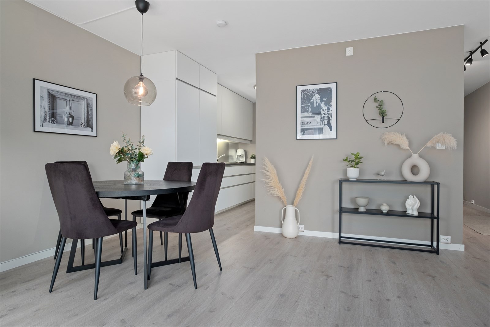 Her har du også god plass til spisebord. Galleribilde