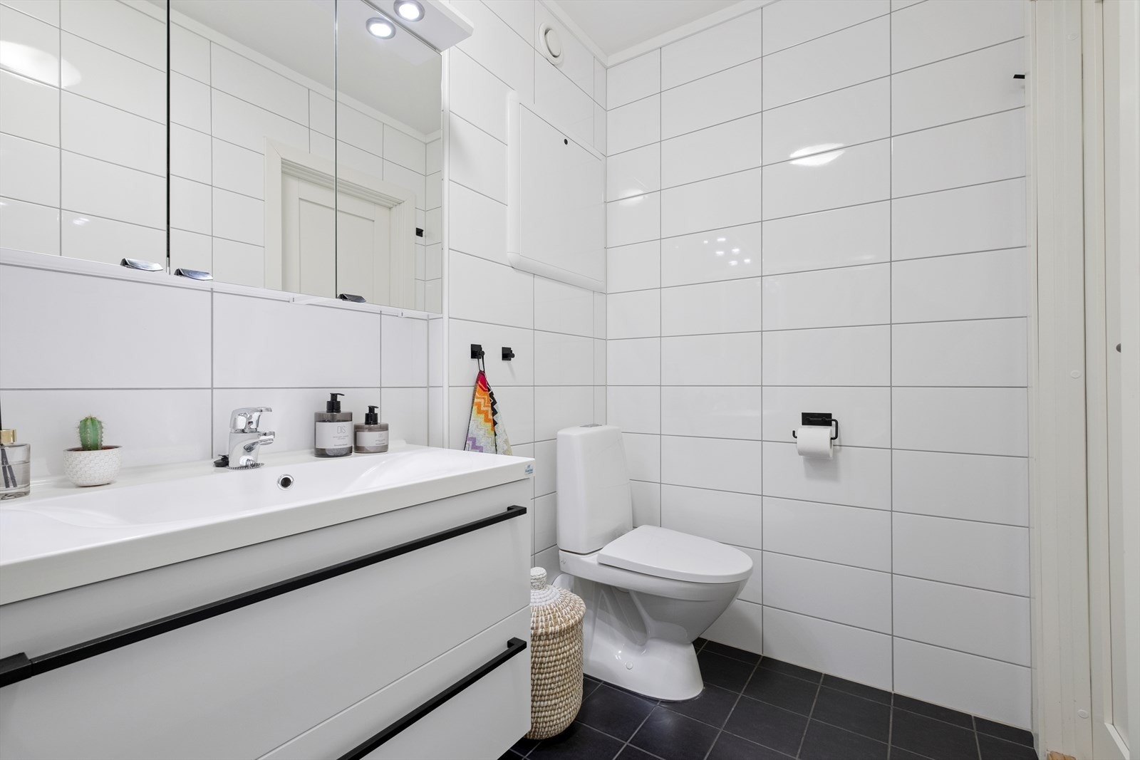 Badet har opplegg for vaskemaskin. Galleribilde