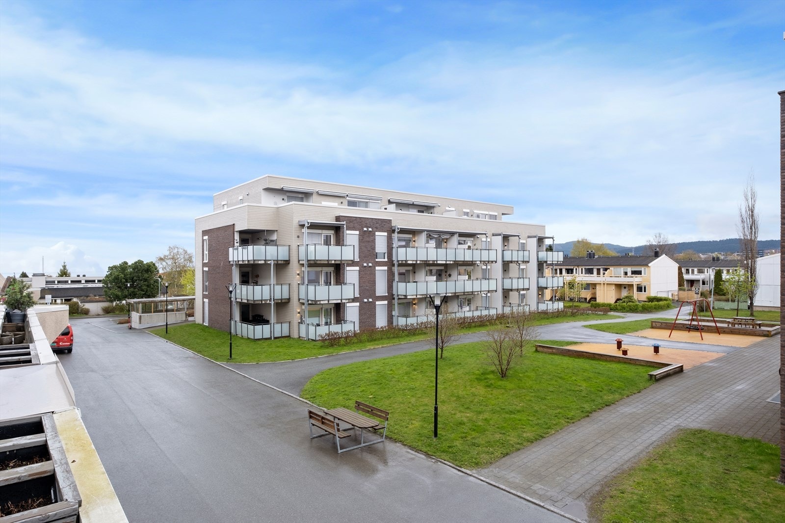 Fin utsikt fra stue og balkong. Galleribilde