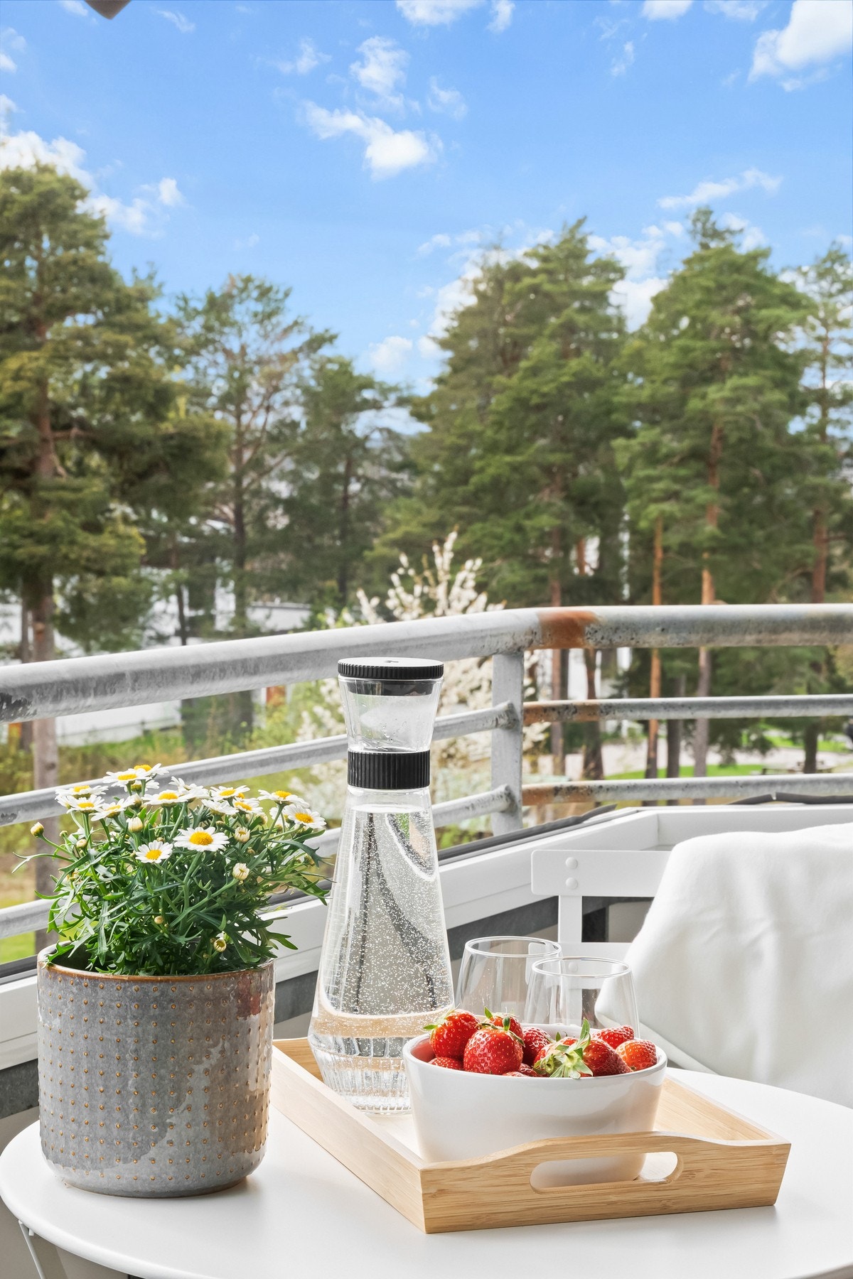 Det er fin plass til sittegruppe, og innglassingen sørger for brukstid i nesten all slags vær Galleribilde