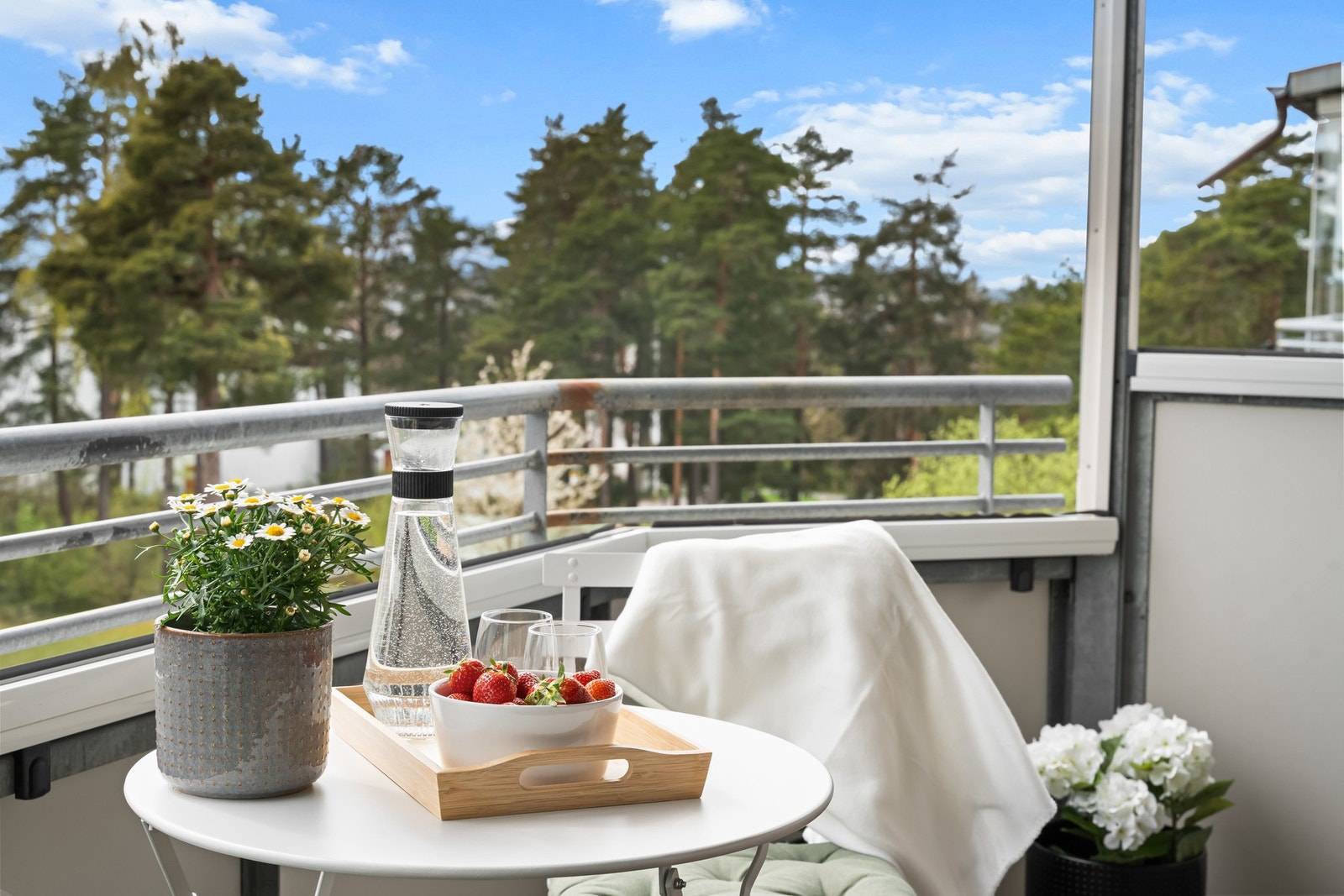 Det er god plass til utemøbler Galleribilde