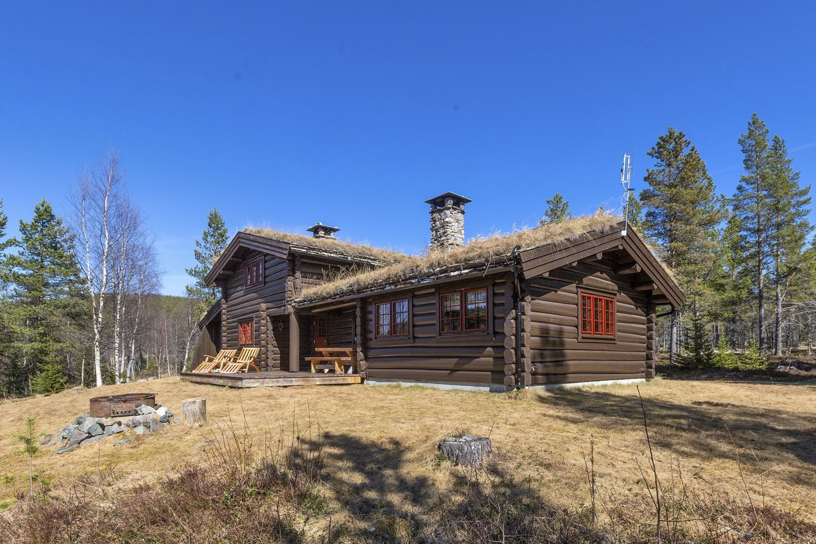 Fasade ned mot tjernet Galleribilde