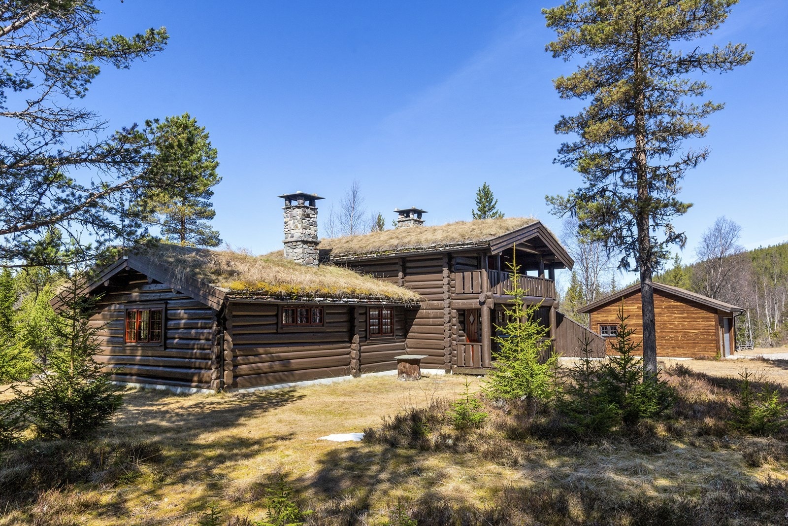 Hovedhytte ble bygd i 1992 og er på 126 kvm med en oppstue i midtpartiet Galleribilde