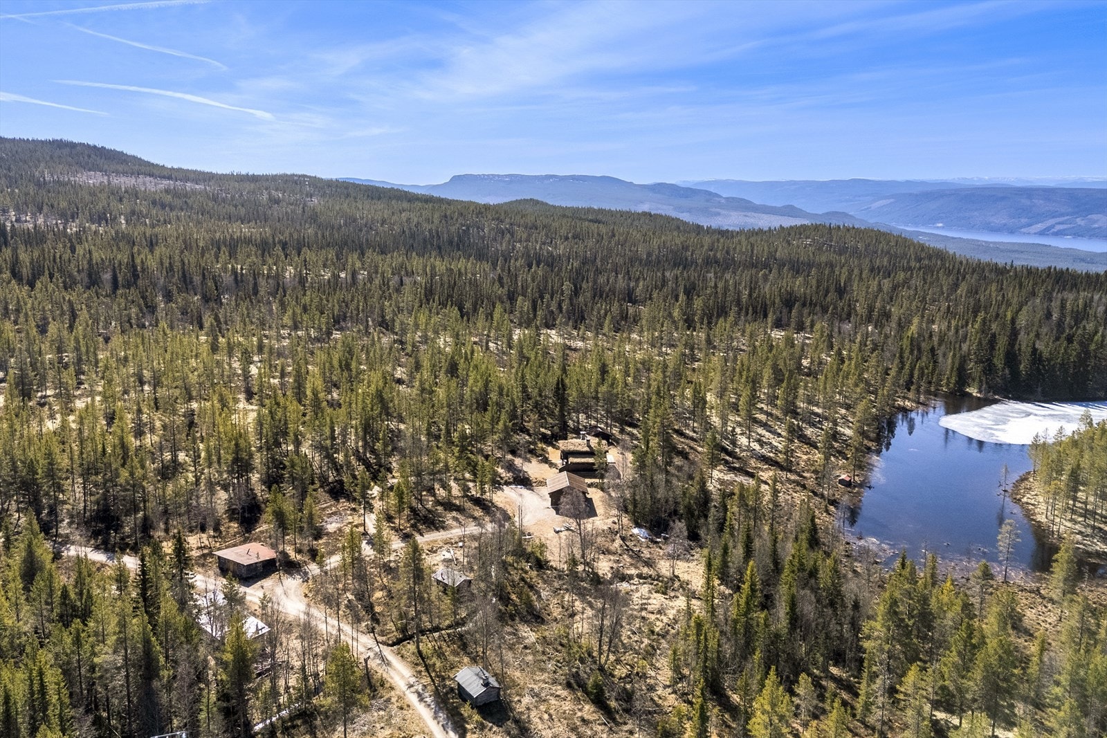 Eiendommen har både bygninger, jakt/fiskeressurser og arealer til å utvikle ulike opplevelses og utmarksopplevelser Galleribilde