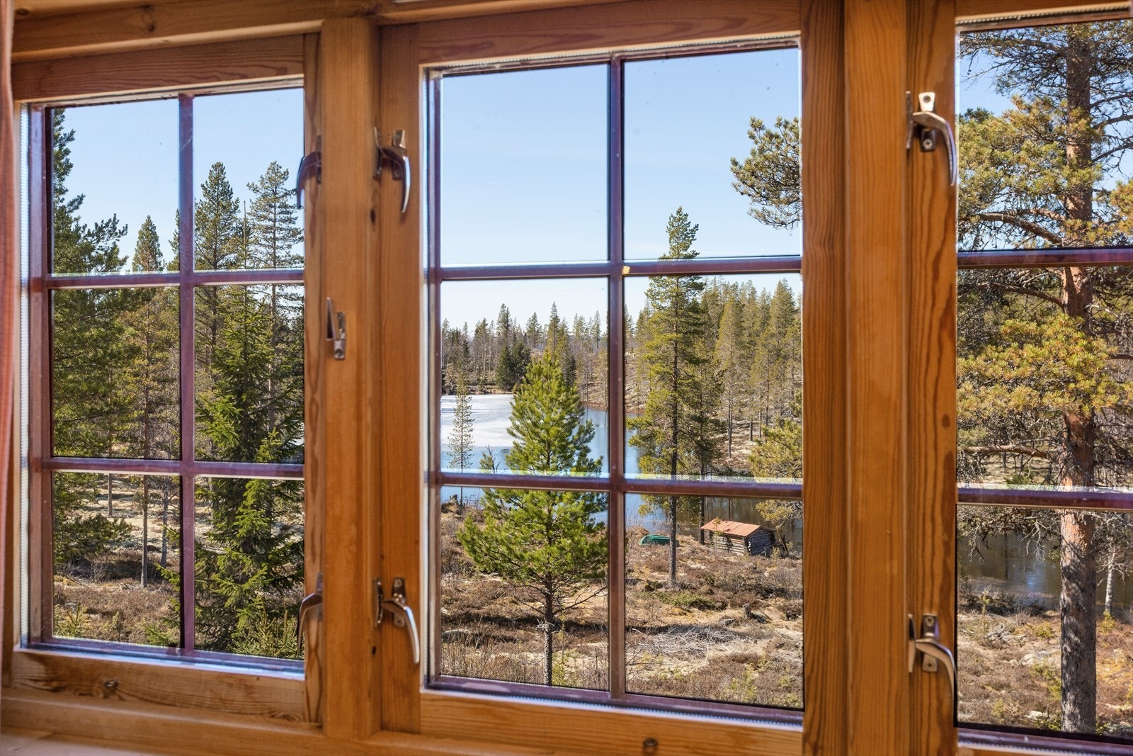 I fra stuen har du direkte utgang til terrassen og friheten Galleribilde