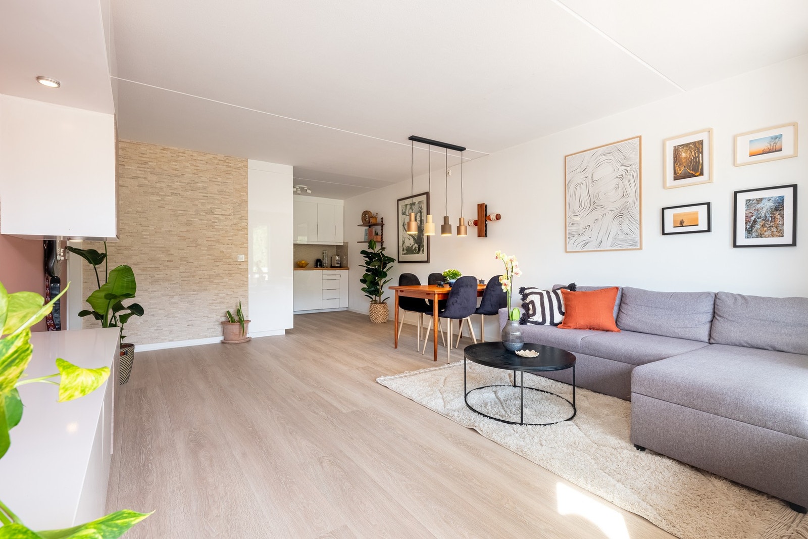 Det er også plass til spisebordsgruppe hvor du kan invitere venner og familie til hyggelige middager. Galleribilde