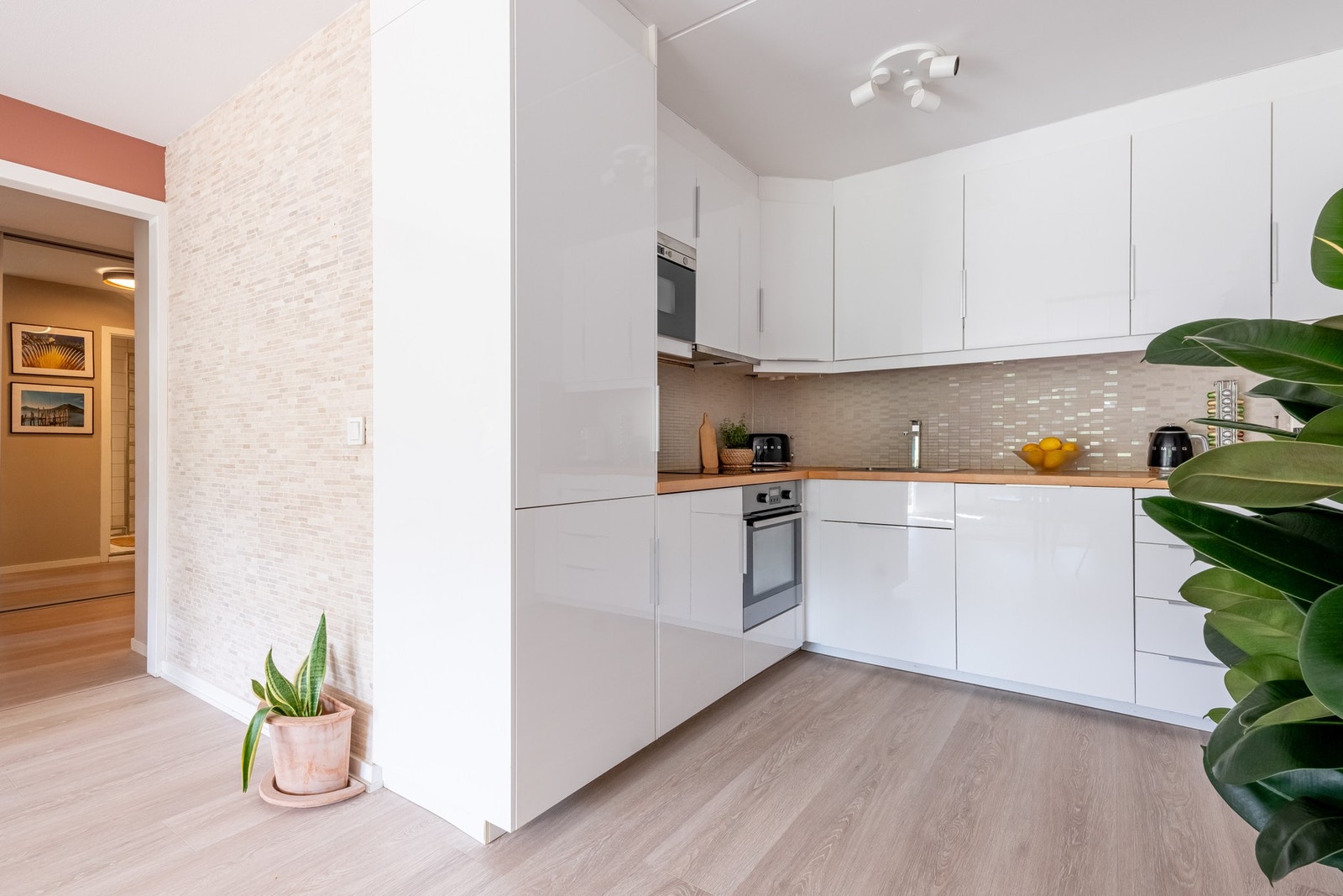 Integrerte hvitevarer medfølger ved salg. Galleribilde