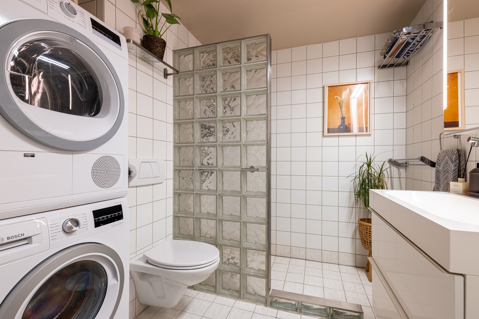 Her er det opplegg for vaskemaskin og tørketrommel. Galleribilde