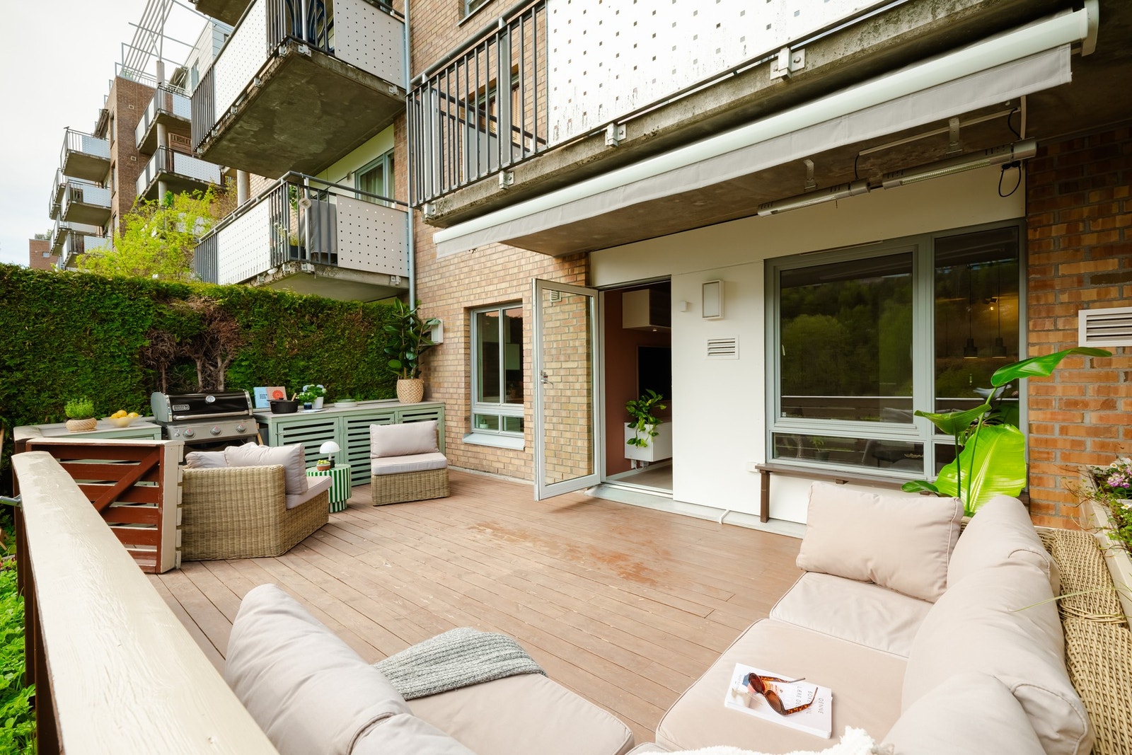 Her får du en fantastisk, skjermet sydvendt terrasse på hele 27 kvm og med utsyn mot Alnaelva. Galleribilde