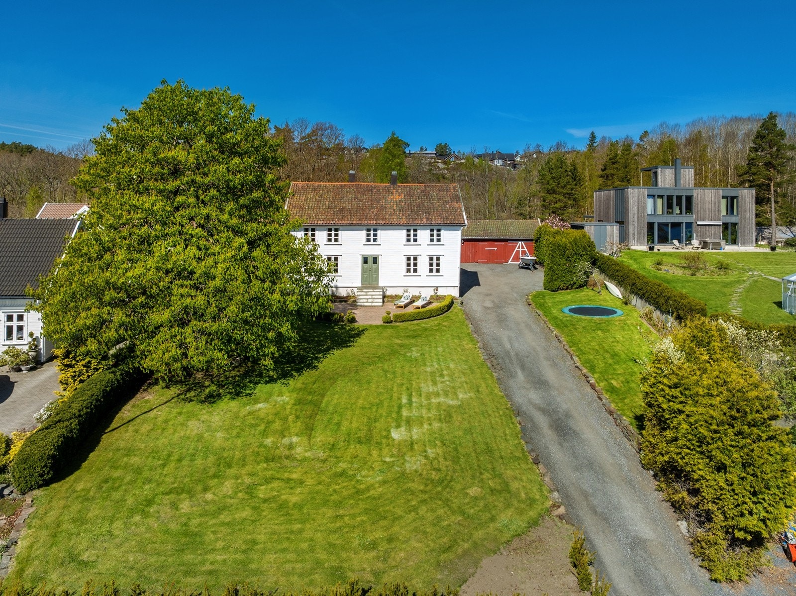 Stor innholdsrik eiendom. Galleribilde