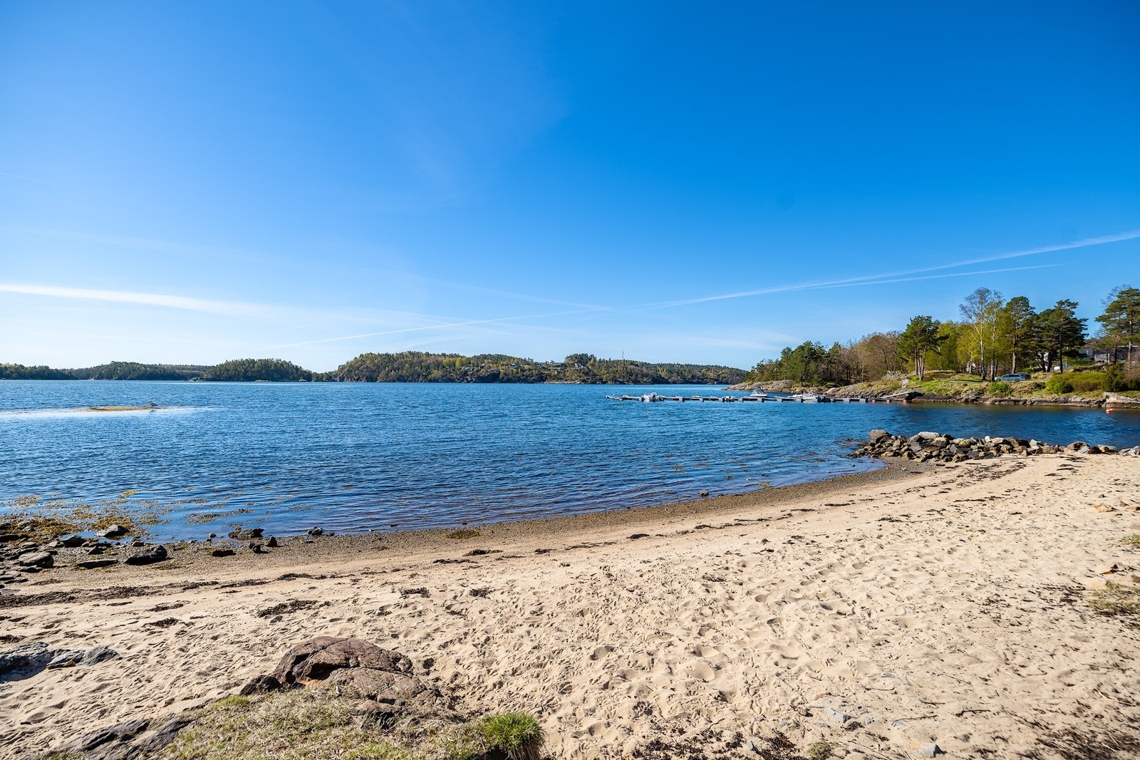 Kaldvellfjorden er en terskelfjord, hvor det er varmere vann en resten av sjøen utenfor. Galleribilde