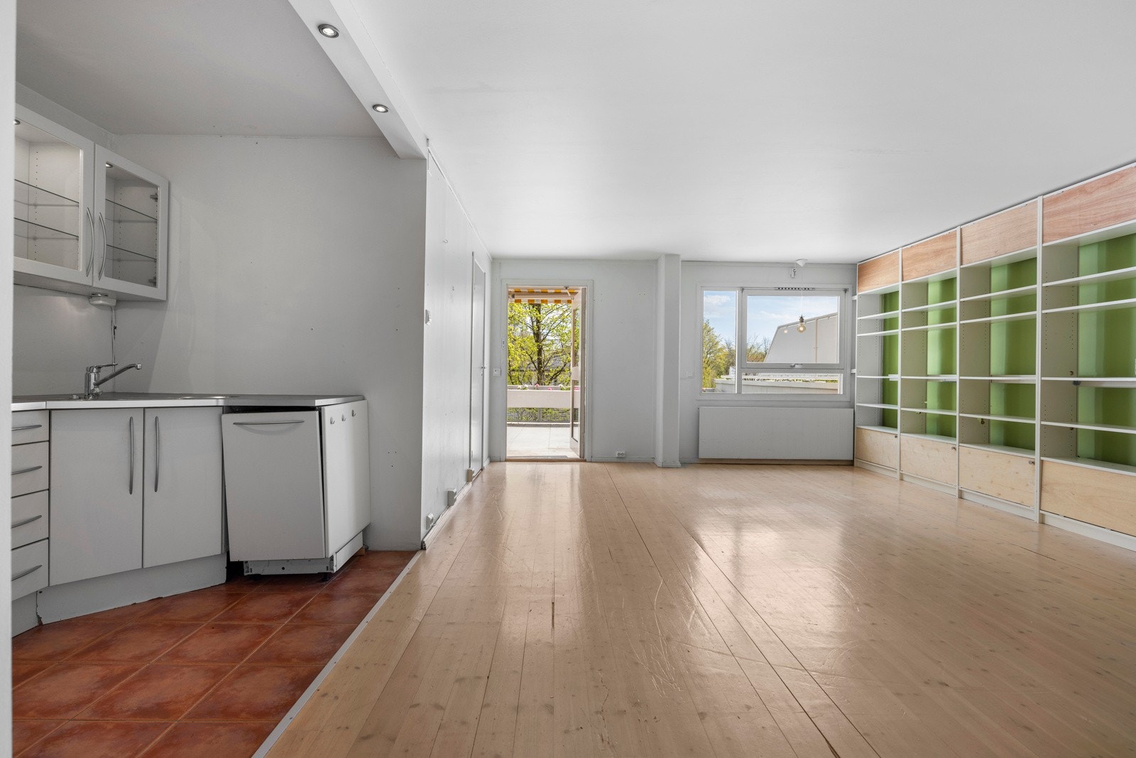 Stue og kjøkken i åpen løsning Galleribilde