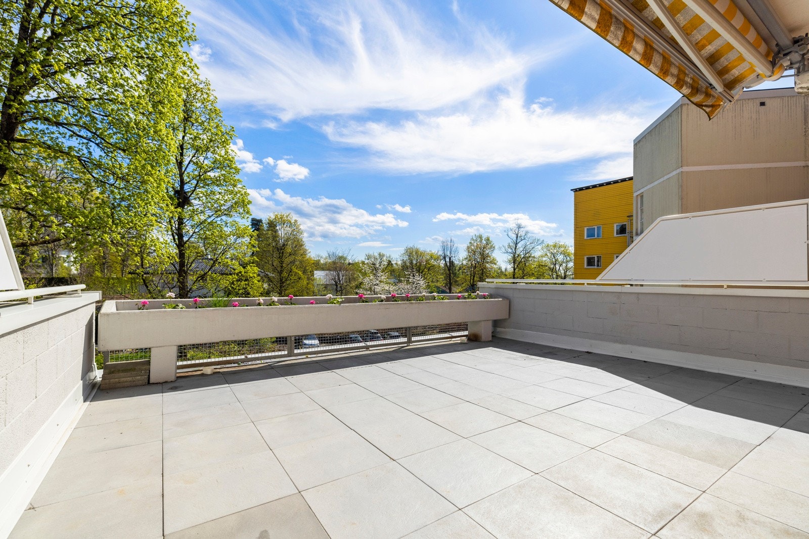 Attraktiv leilighet med solrik terrasse på 36 m2. Barnevennlig rett ved Frognerparken og bilfritt til Skøyen skole Galleribilde