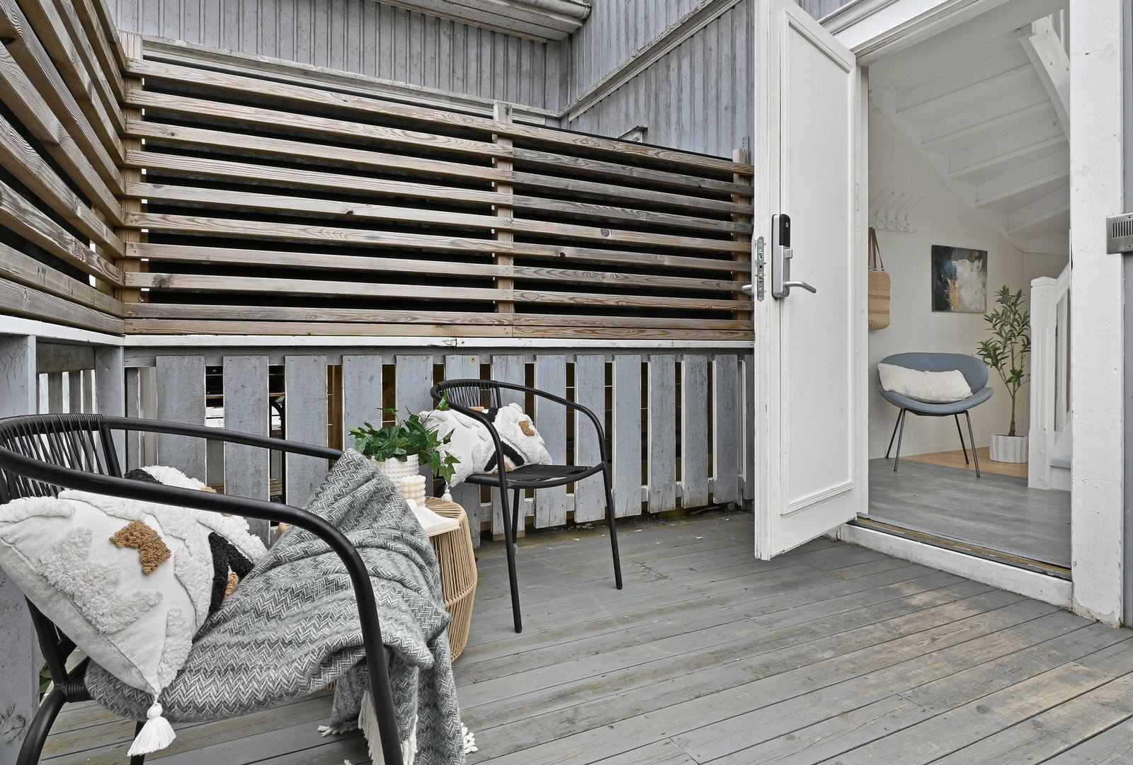 Terrasse utenfor inngangen Galleribilde