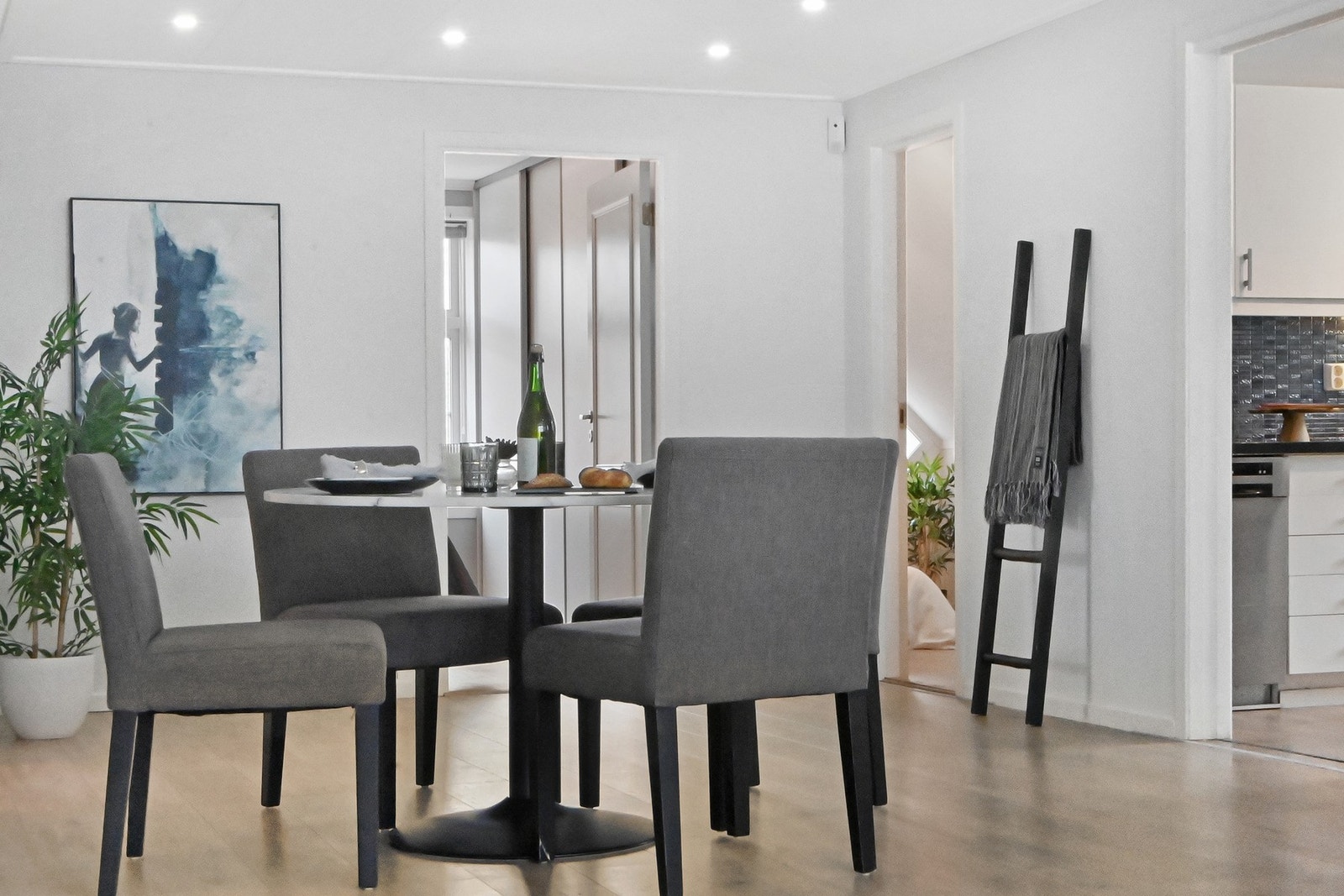 Det er plass til stor spisestue Galleribilde
