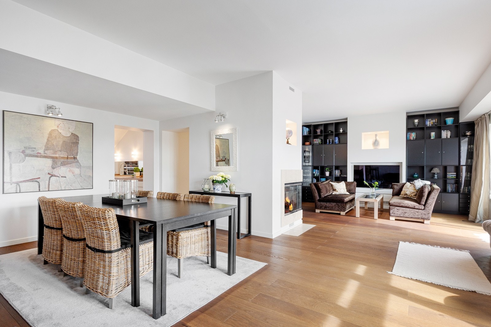 Romslig plass til spisebord Galleribilde
