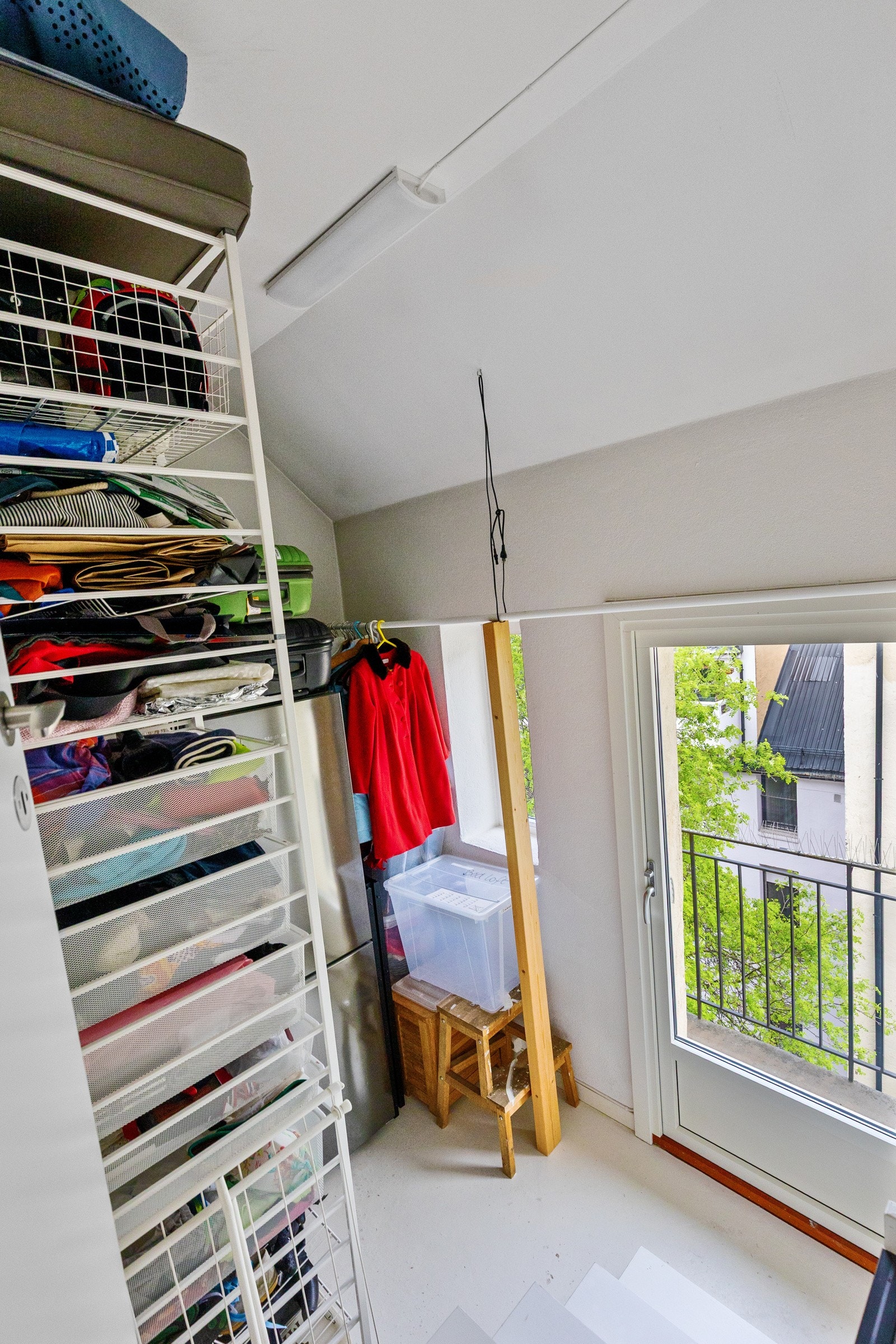 Praktisk innvendig bod. I tillegg disponerer leiligheten tre boder på loft (kun en trapp opp) + kjellerbod Galleribilde