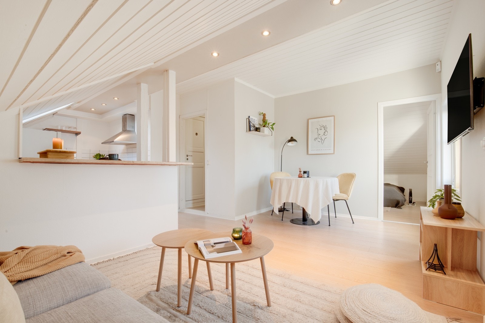 Eline Vo, ved PrivatMegleren Moss ønsker deg varmt velkommen til Herføllbakken 4B! Galleribilde