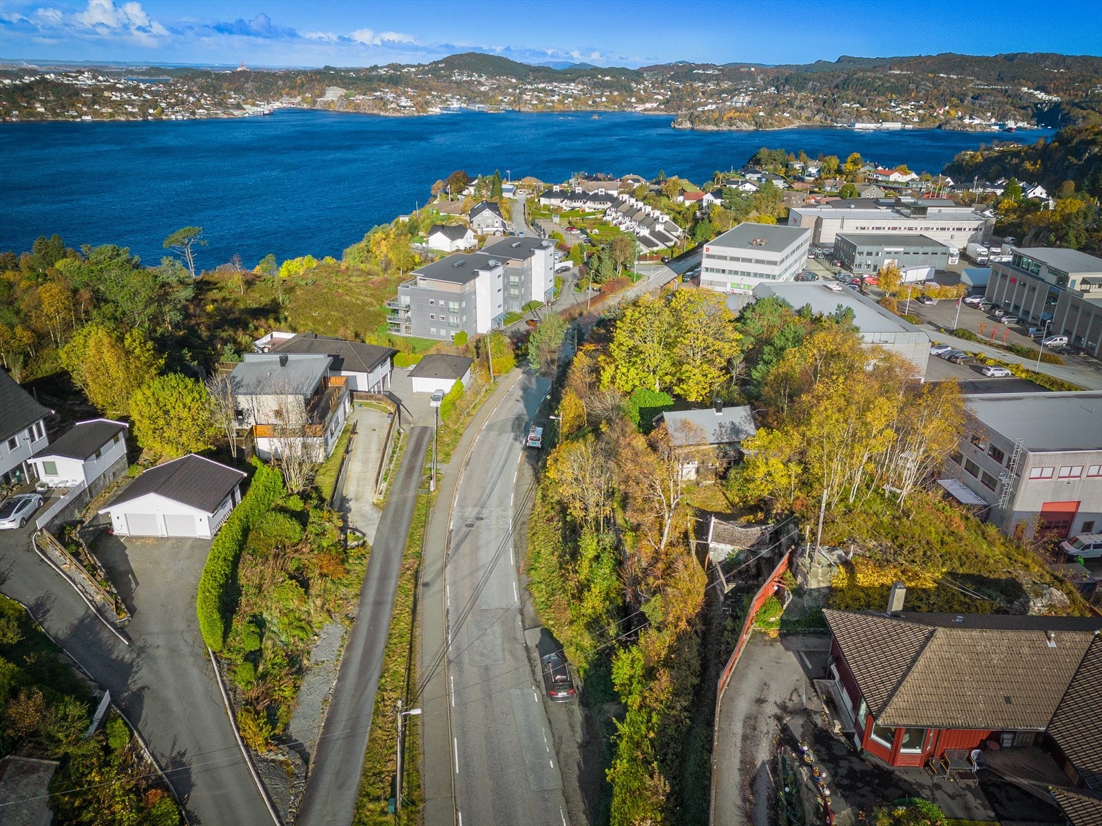 Sentral beliggenhet i et veletablert boligområde i Godvik. Her er mulighetene mange! Galleribilde
