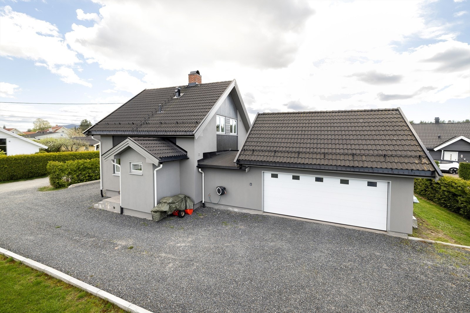 Stor dobbelgarasje med hems fra 2013 Galleribilde