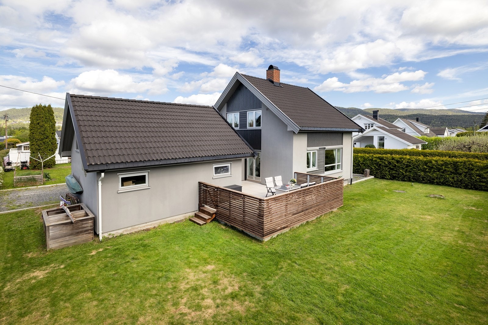 Romslig hagetomt, ideelt for barn Galleribilde