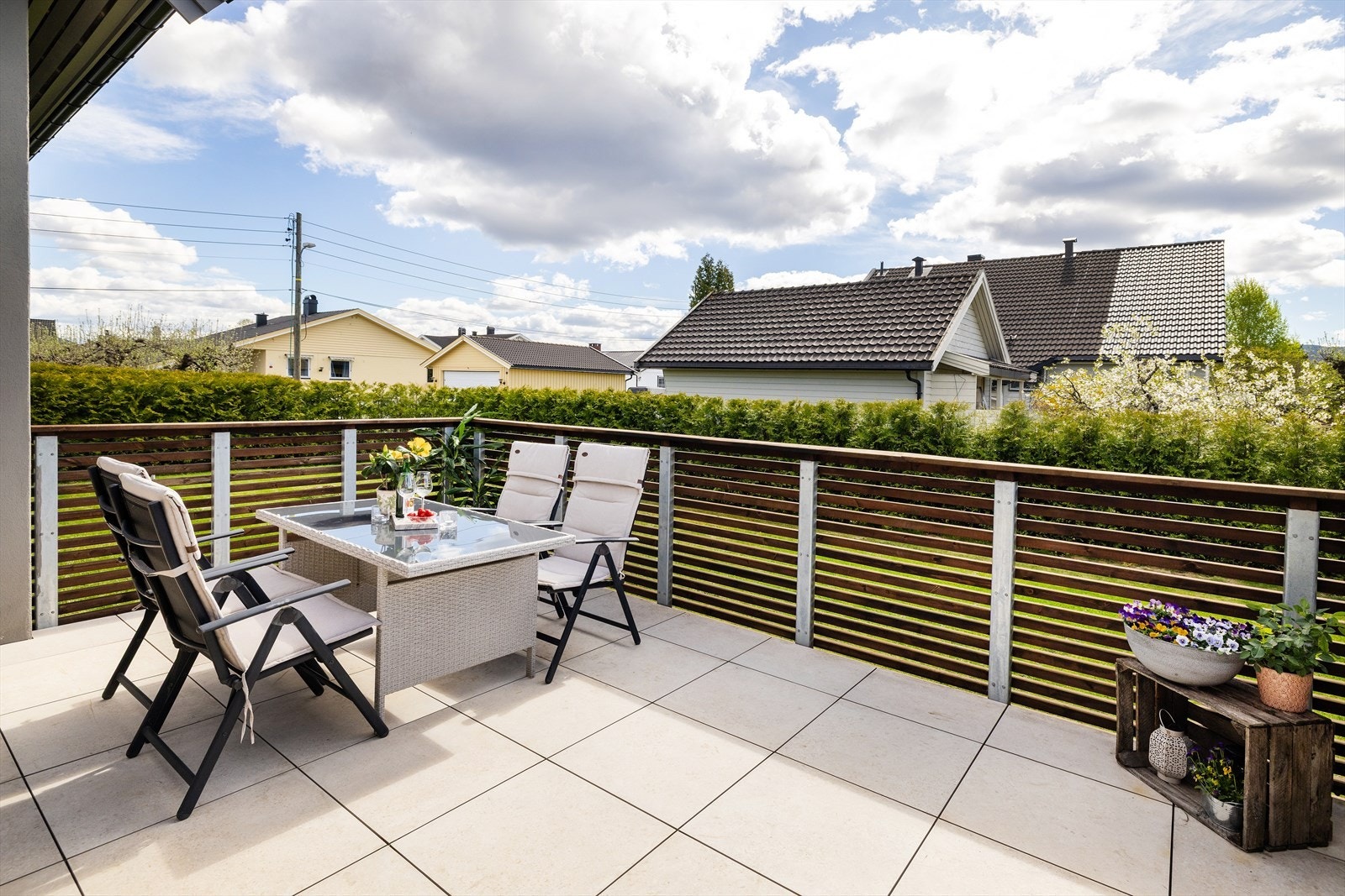 Deilig flislagt terrasse Galleribilde