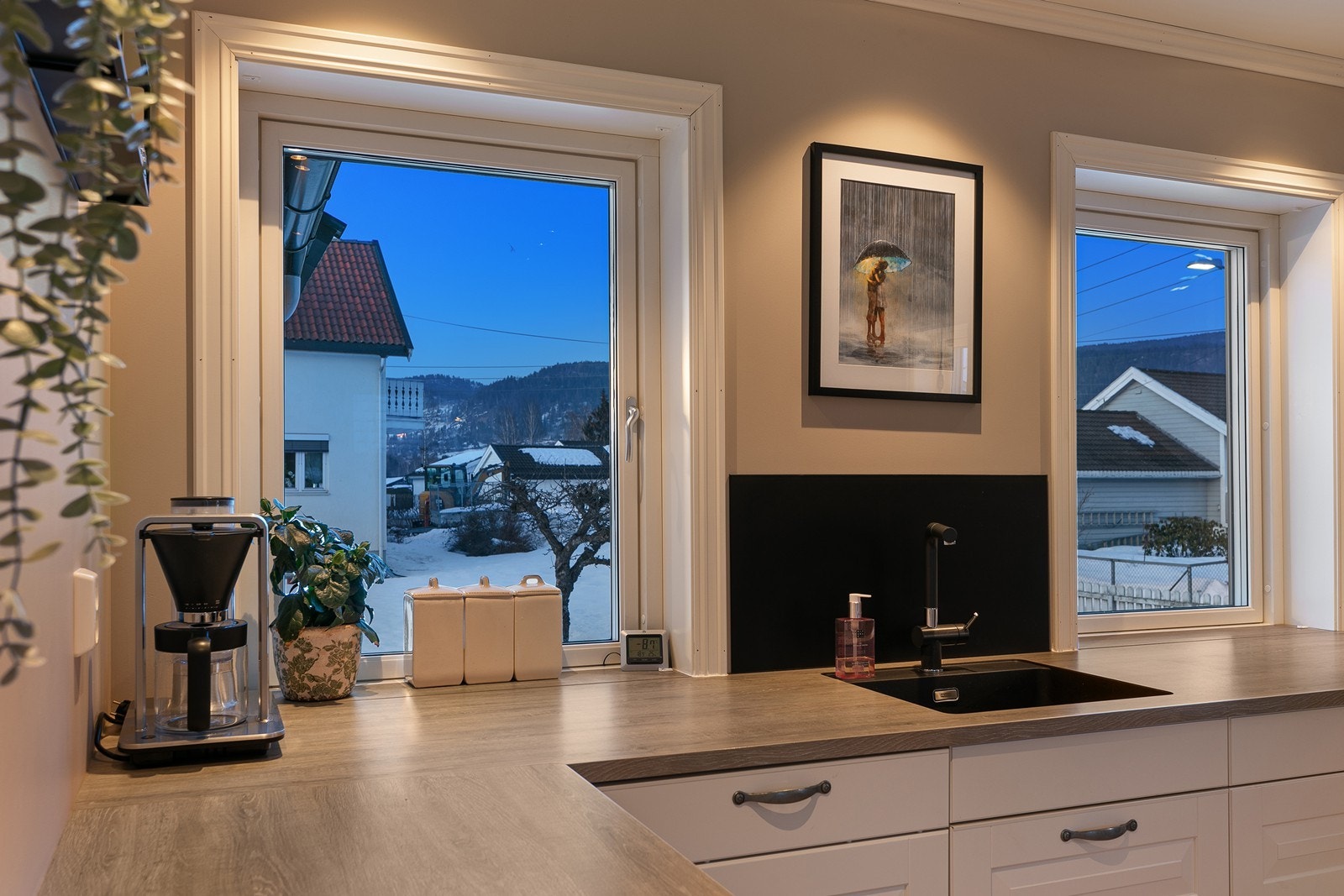 Kveldsstemning på kjøkkenet. Galleribilde