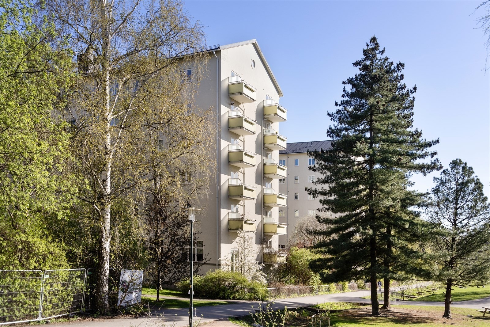 Her bor dere i et rolig og svært populært område! Masse luft mellom byggene og store, grønne lunger er noe dere vil sette pris på! Galleribilde