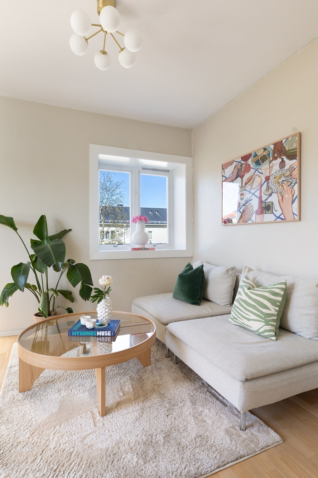 I 2019 fikk leiligheten et løft med bla. sliping og behandling av parkettgulvet, samt malte flater. Galleribilde