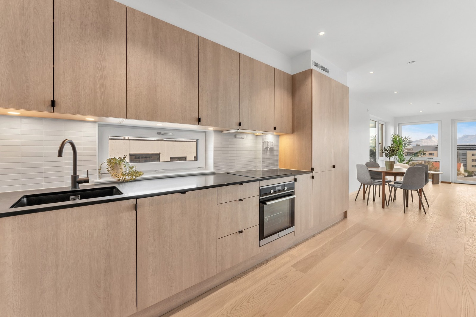 Lekkert og påkostet kjøkken. Galleribilde