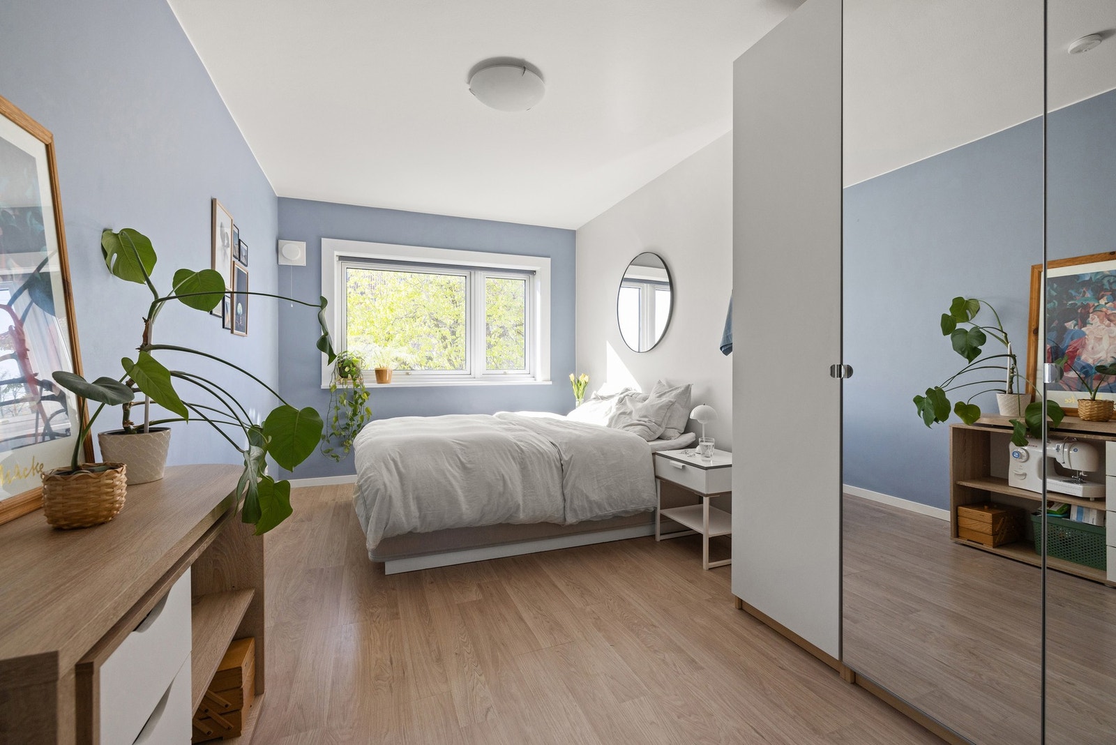 Soverommet er stort og luftig. Galleribilde