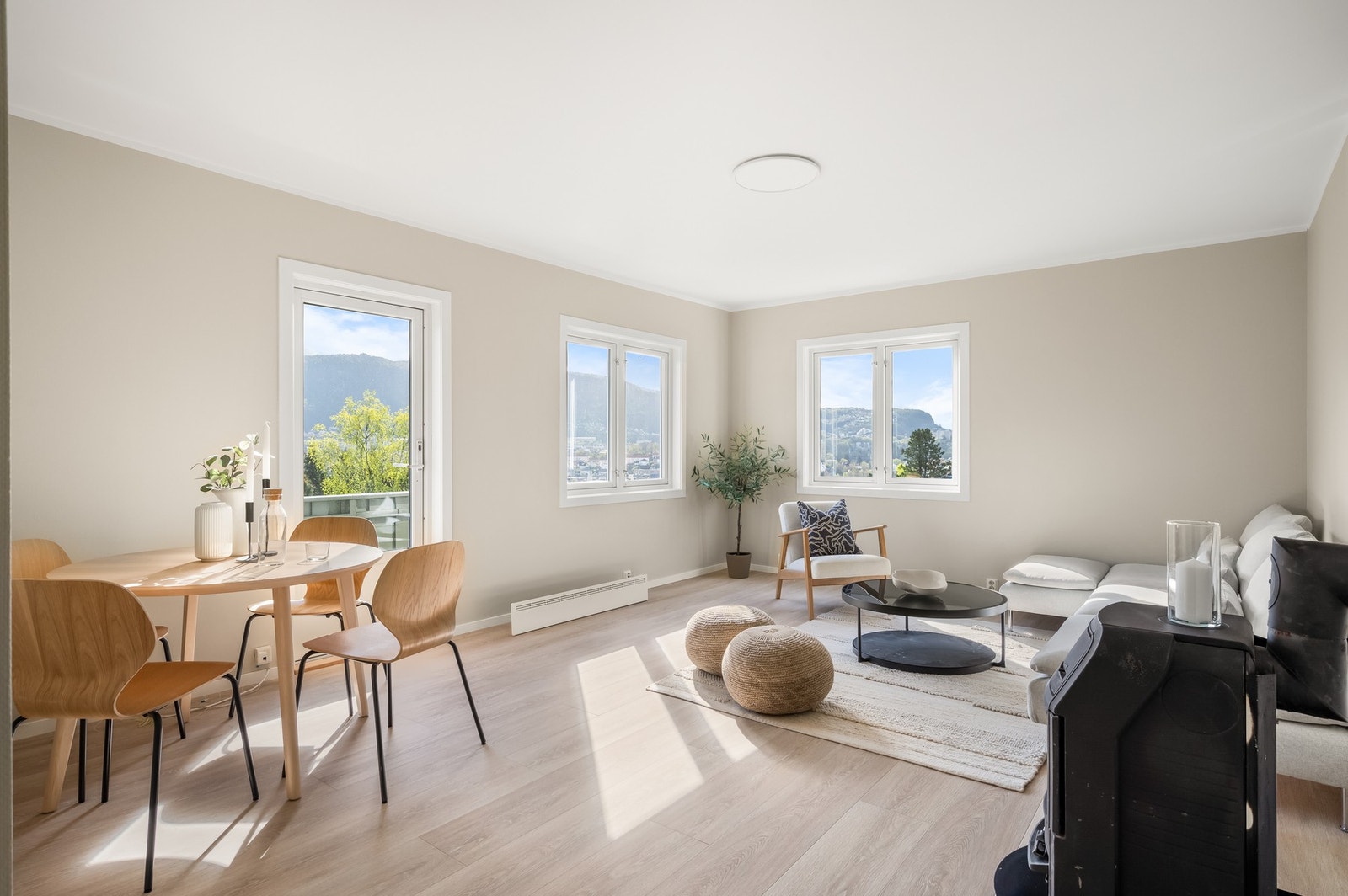 Bergby Partners eiendomsmegling v/ Tarek Bergfjord har gleden av å presentere Søndre Skogveien 107! Galleribilde