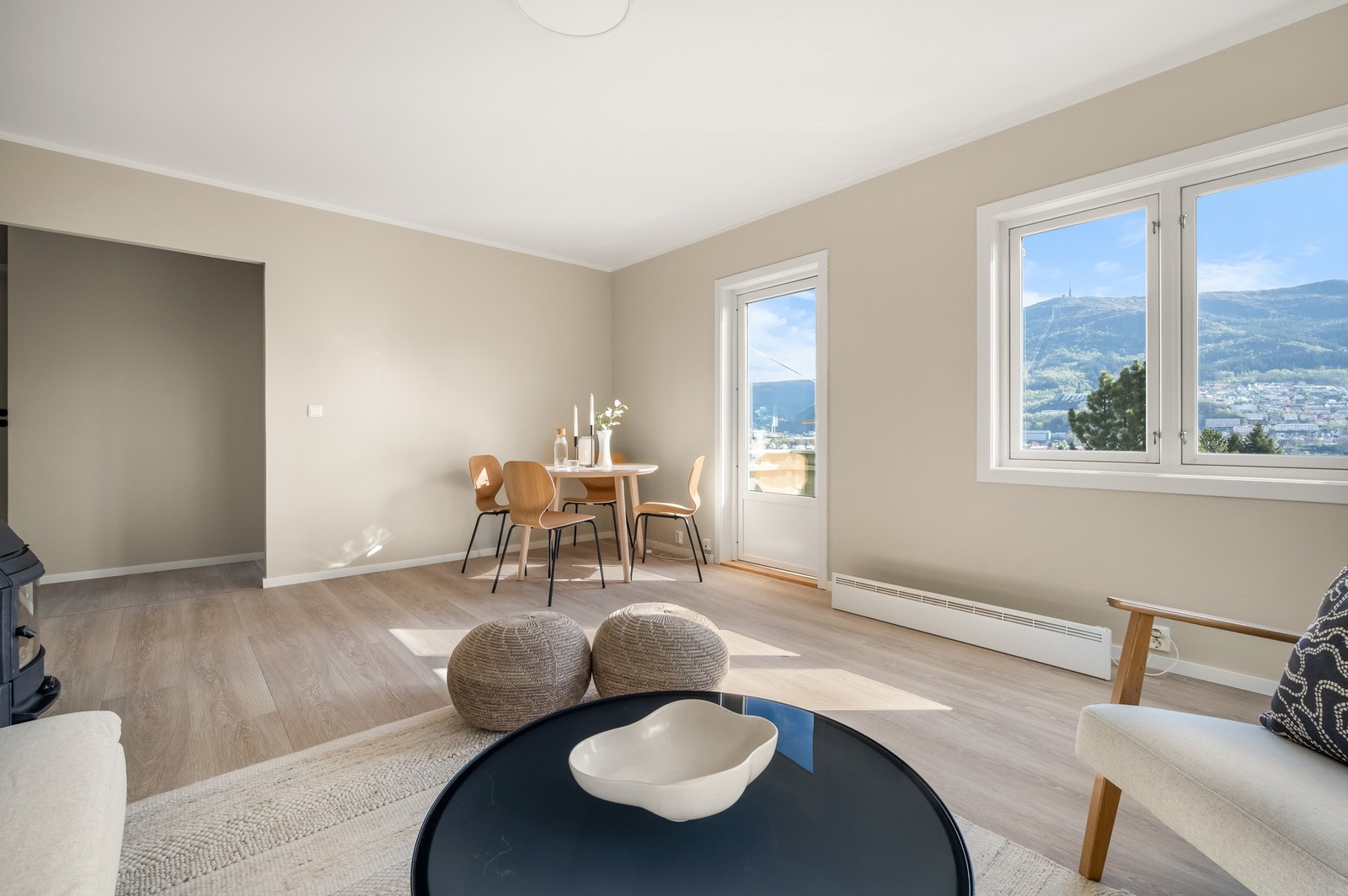 Fra stue er det direkte adkomst til altan på 4m². Galleribilde