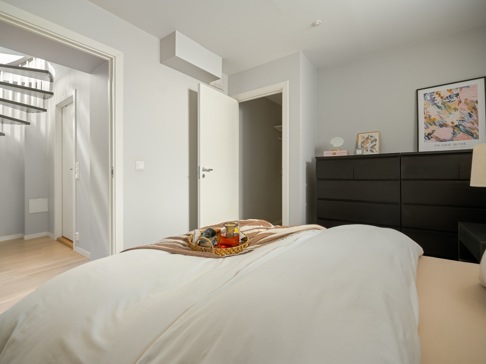 Fra hovedsoverommet har du et eget walk-in. Galleribilde