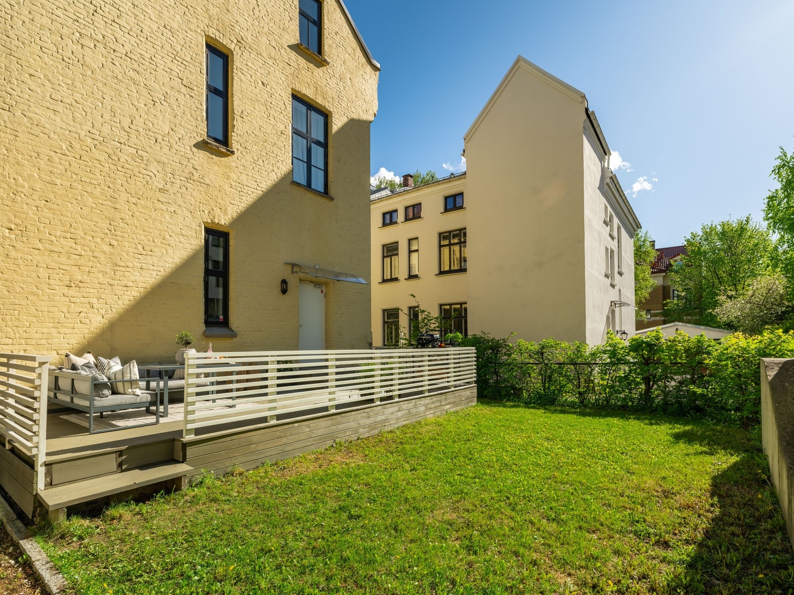 Apropos sol så kan selger informere om at den titter frem ca kl 14.00 og forsvinner rundt kl 19.00 Galleribilde