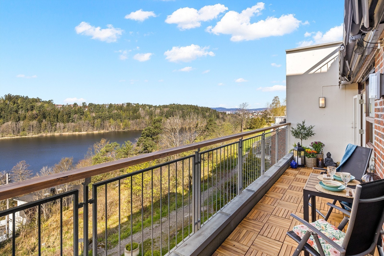 Fantastisk utsikt mot Østensjøvannet Galleribilde