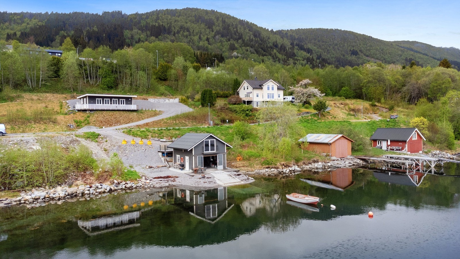 Eiendommen sett fra lufta Galleribilde