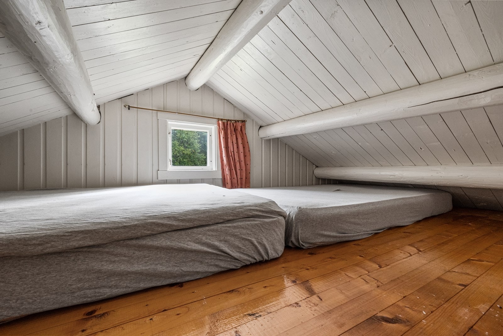 Praktisk hems med mulighet for sengeplasser. Galleribilde