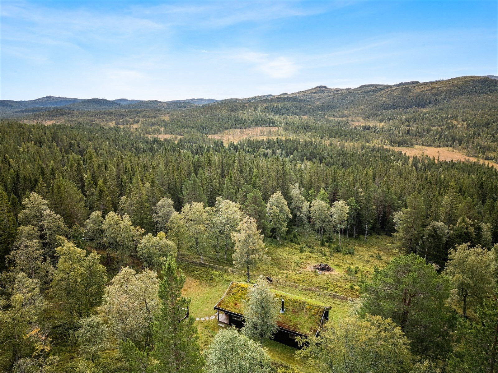 Her får du gode turmuligheter sommer som vinter rett utenfor hyttedøra. Galleribilde