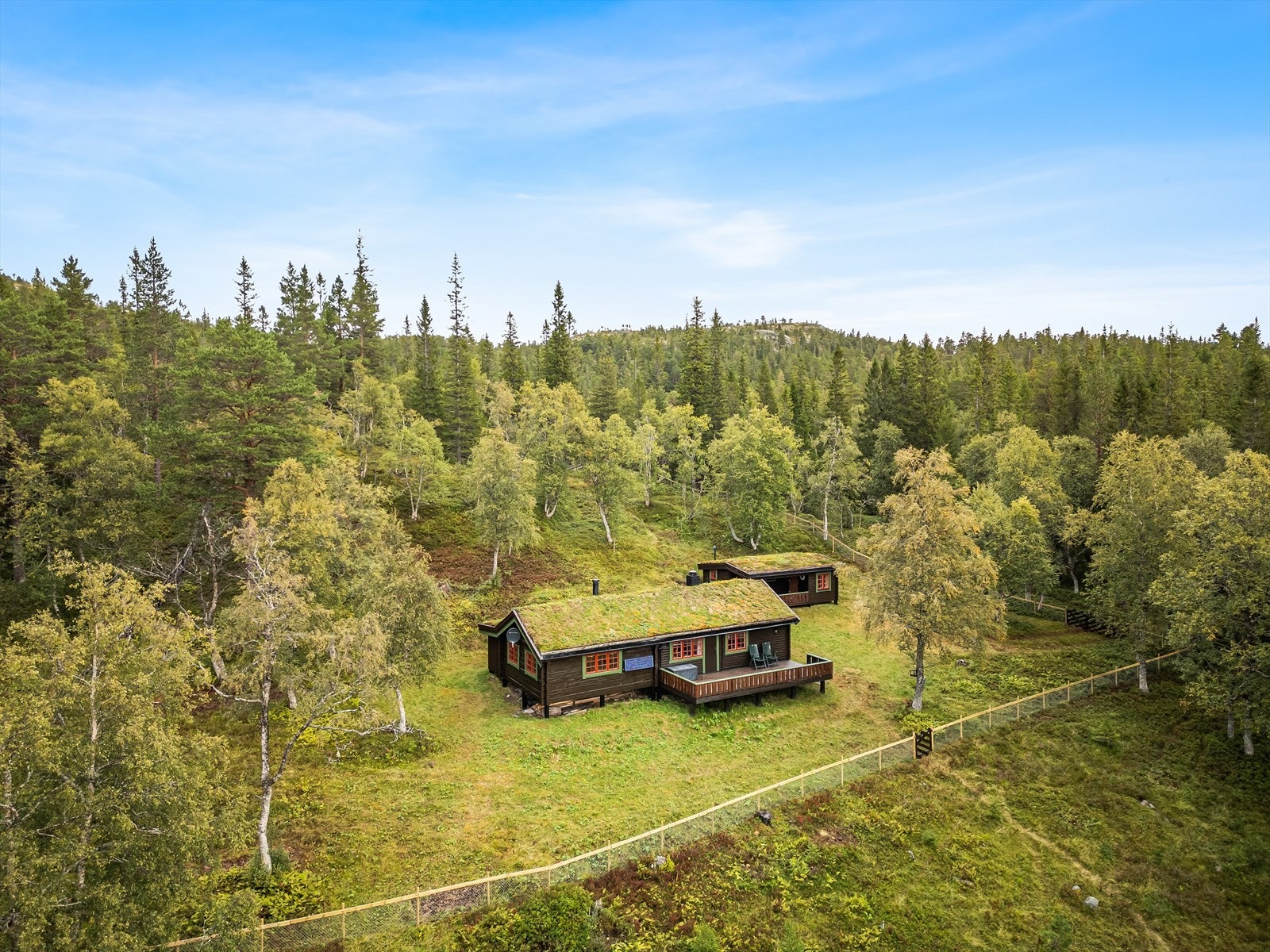 Hytta er omkranset av natur og er uten tvil et eldorado for den turglade. Galleribilde