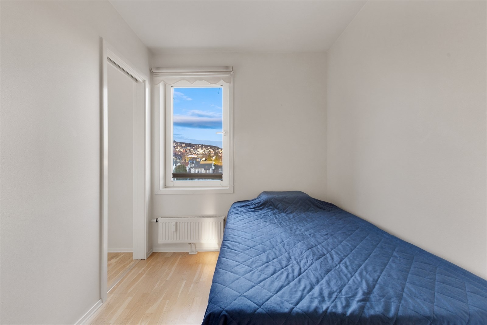 Soverom 2 er også av god størrelse. Galleribilde