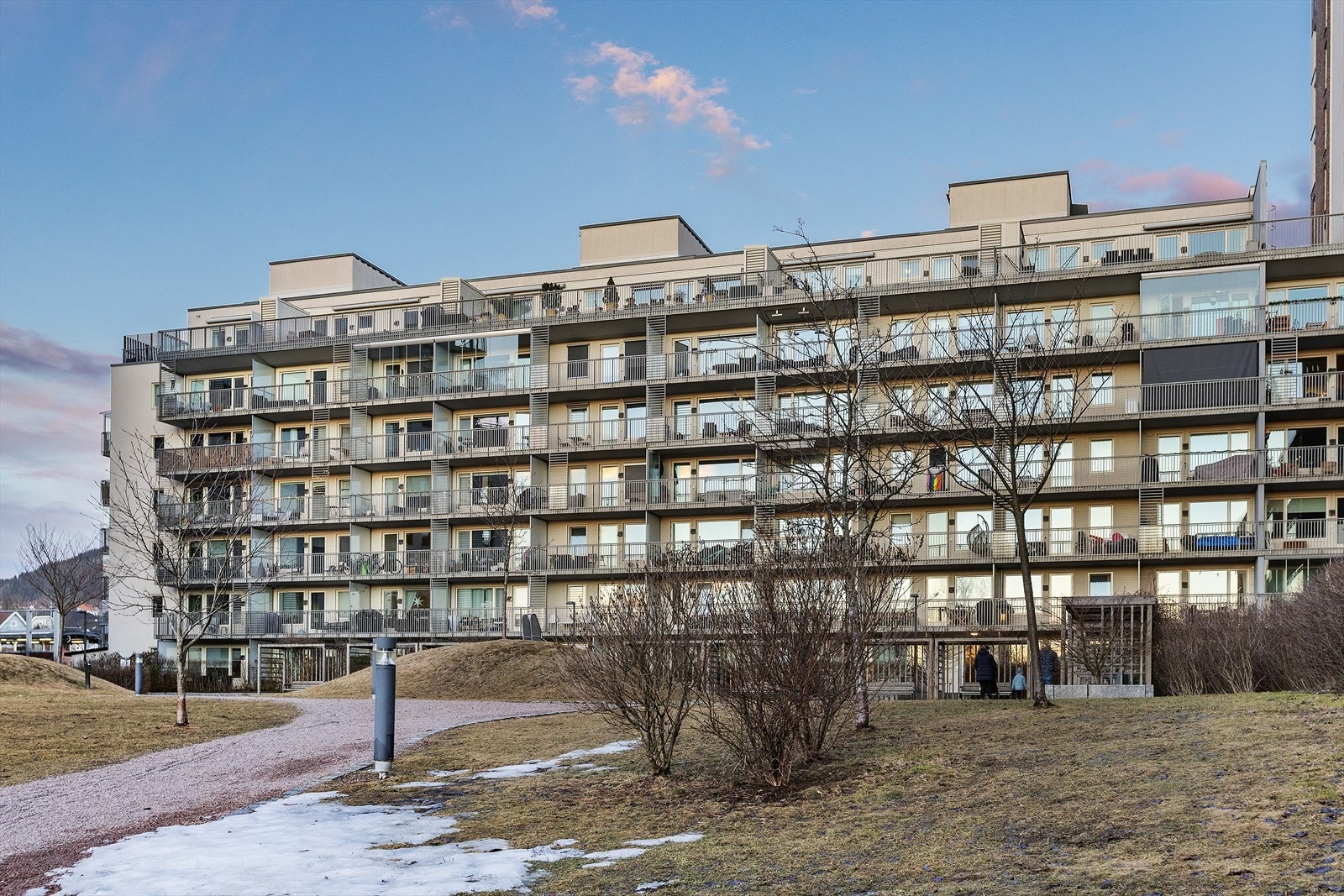 Eiendommen har gangavstand til Fernanda Nissen skole og flere barnehager. Galleribilde